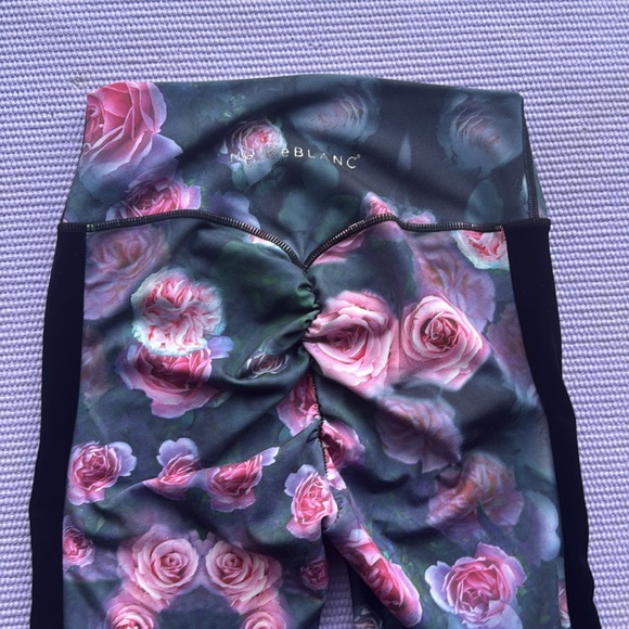 Noir Blanc Scrunch Leggings Roses aprint Velvet Side Panels Leggings Sz L - Picture 8 of 8